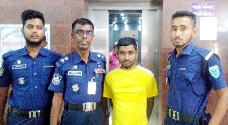 হাতকড়াসহ পালিয়ে যাওয়া মাদক কারবারি ভারত সীমান্ত থেকে গ্রেফতার